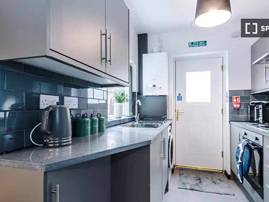 Immagine 10 di Appartamento in affitto  in Alpha St a 