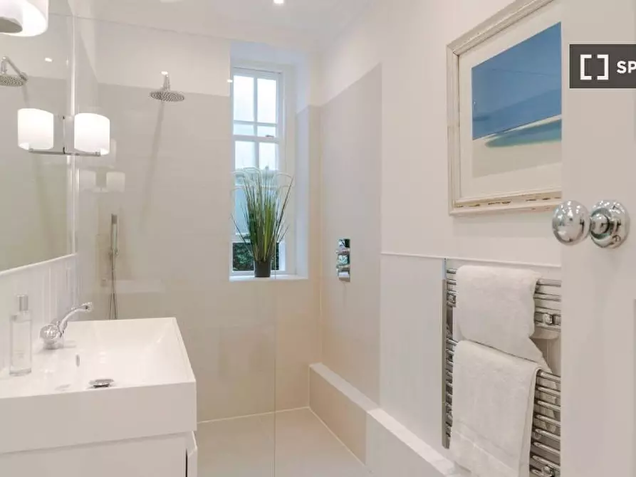 Immagine 4 di Appartamento in affitto  in Mallord St a Kensington