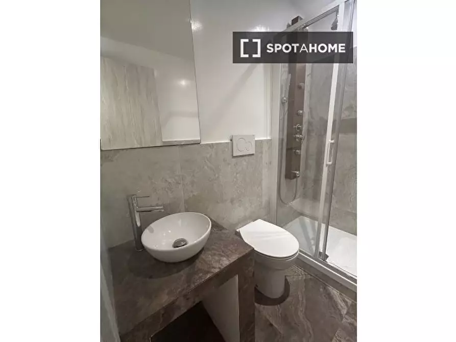 Immagine 12 di Appartamento in affitto  in Via di San Vitale a Roma