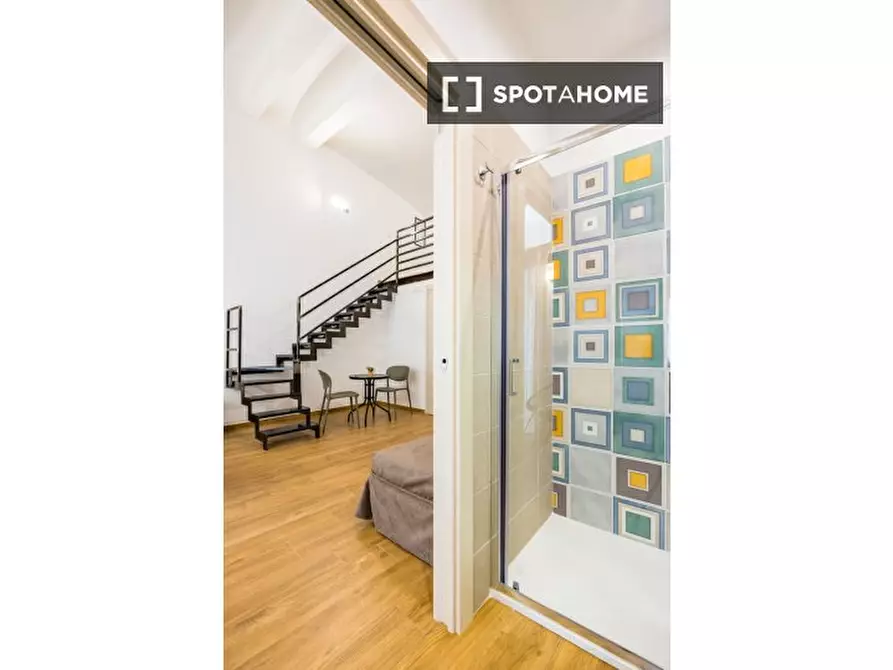 Immagine 12 di Appartamento in affitto  in Via Santa Teresa degli Scalzi a Napoli