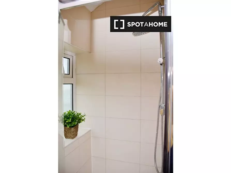 Immagine 6 di Appartamento in affitto  in Frobisher Gdns a 