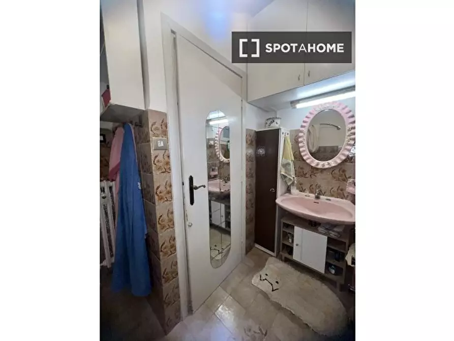 Immagine 11 di Camera condivisa in affitto  in Via Flavio Stilicone a Roma