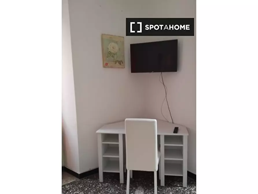 Immagine 5 di Camera condivisa in affitto  in Via Venezia a Genova