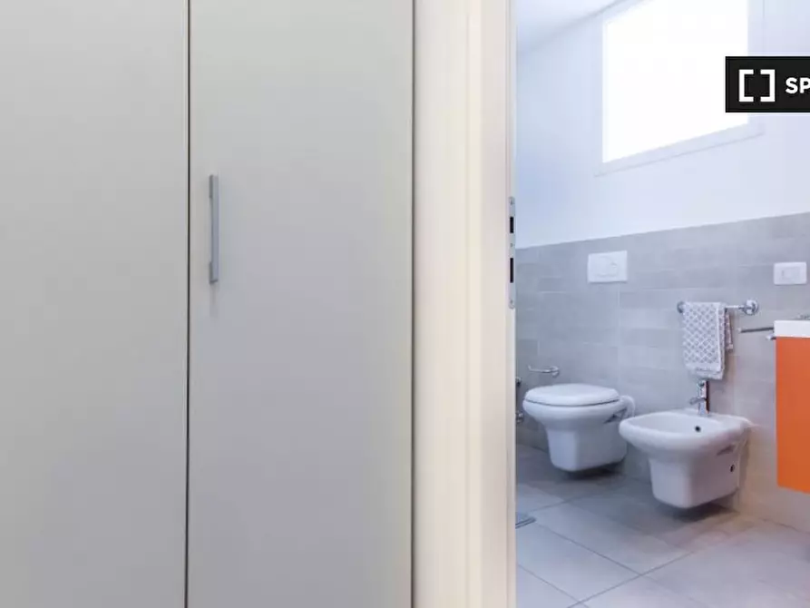 Immagine 17 di Camera condivisa in affitto  in Via Bernardino Biondelli a Milano