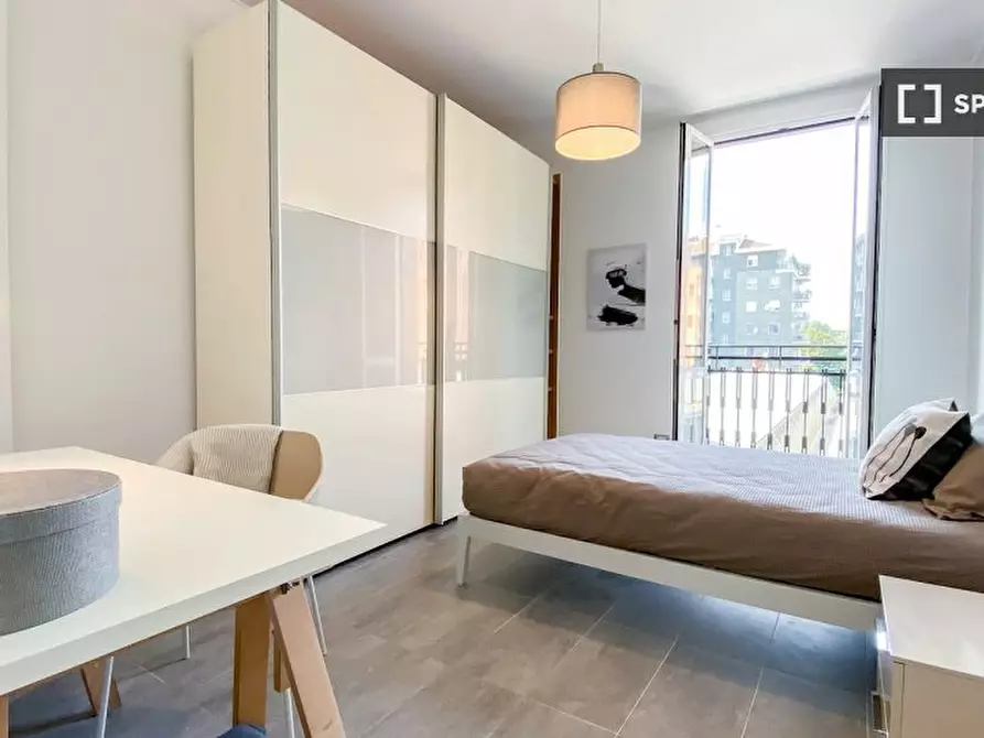 Immagine 11 di Camera condivisa in affitto  in Via Democrito a Milano