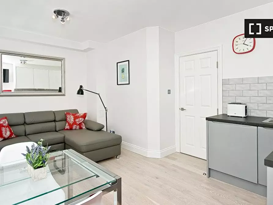 Immagine 2 di Appartamento in affitto  in Flat 7 Greek St a 