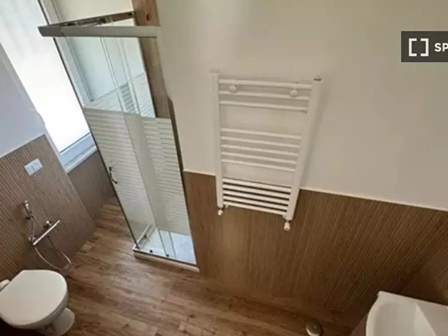 Immagine 3 di Camera condivisa in affitto  in Viale Guglielmo Marconi a Roma