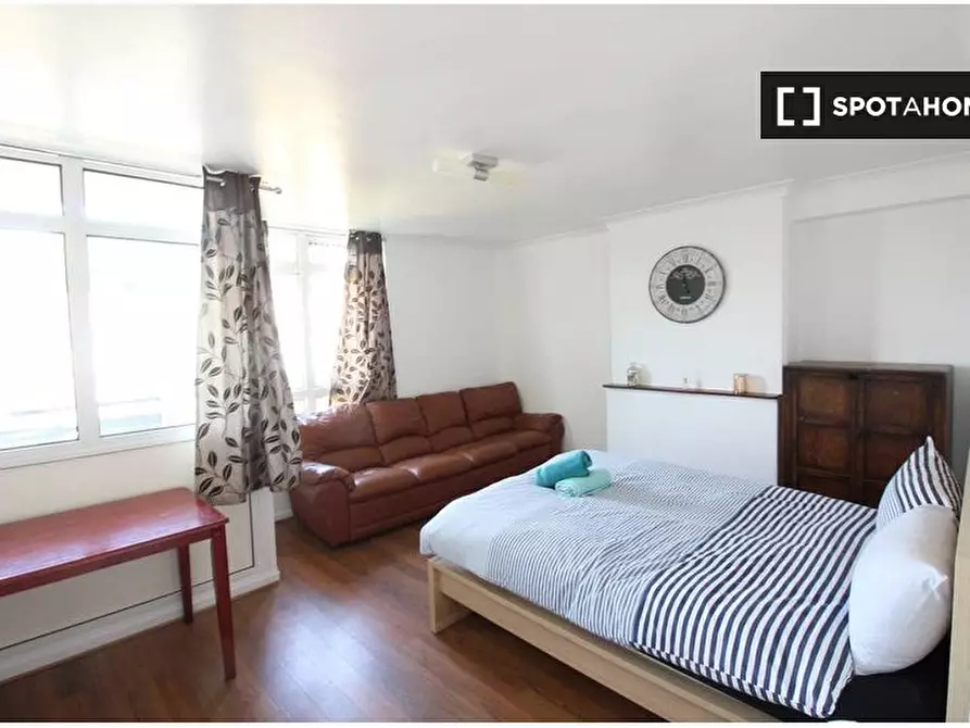 Immagine 6 di Camera condivisa in affitto  in Wyllen Cl a Poplar