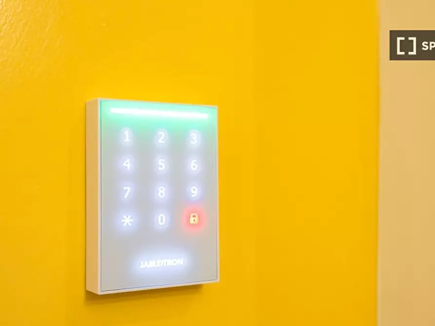 Immagine 17 di Appartamento in affitto  in Via Santa Teresa degli Scalzi a Napoli