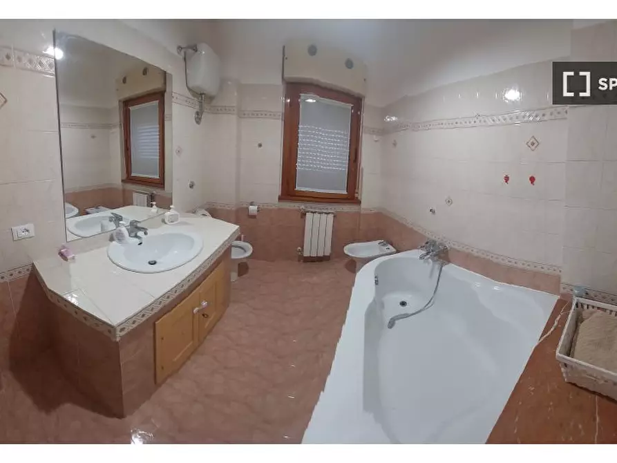 Immagine 7 di Camera condivisa in affitto  in Via Casilina a Roma