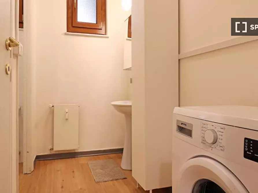 Immagine 18 di Camera condivisa in affitto  in Via dei Giornalisti a Roma