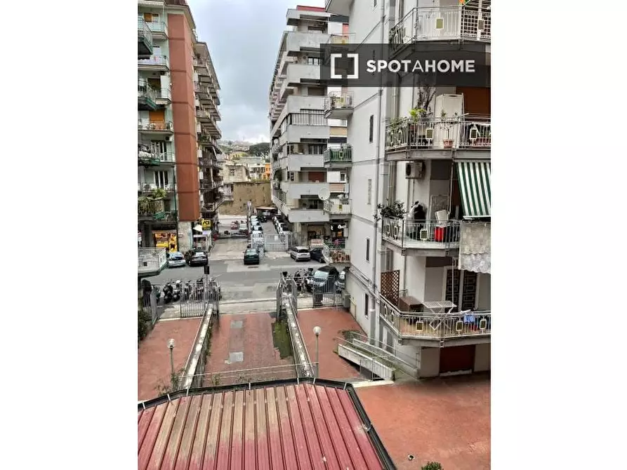 Immagine 10 di Camera condivisa in affitto  in Via Adolfo Omodeo a Napoli
