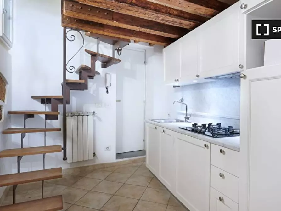 Immagine 7 di Appartamento in affitto  in Via dei Leoni a Firenze