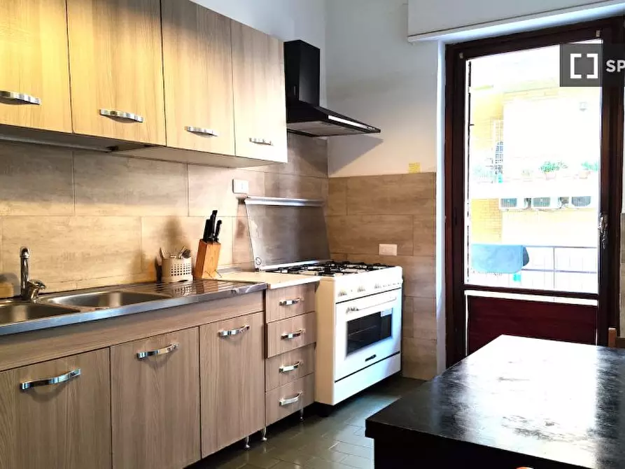 Immagine 5 di Camera condivisa in affitto  in Via Francesco Orestano a Roma