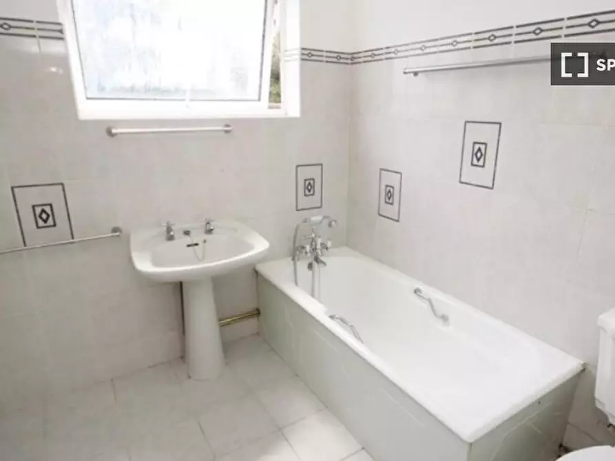 Immagine 3 di Camera condivisa in affitto  in Petts Wood Rd a Bromley
