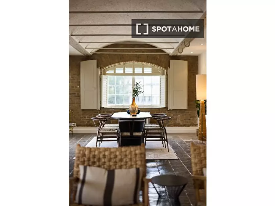 Immagine 19 di Appartamento in affitto  in E Smithfield a Poplar