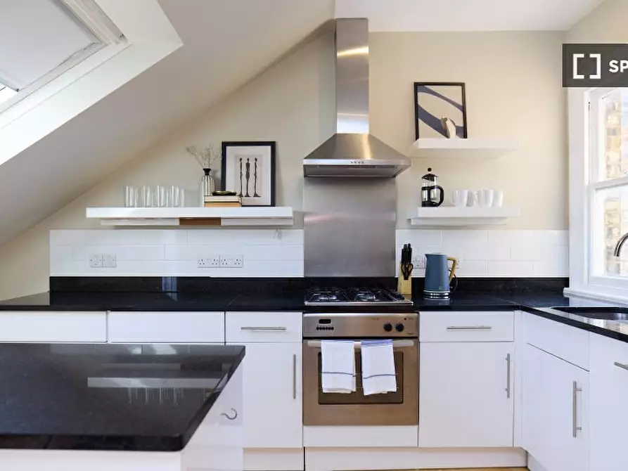 Immagine 9 di Appartamento in affitto  in Santos Road a Wandsworth
