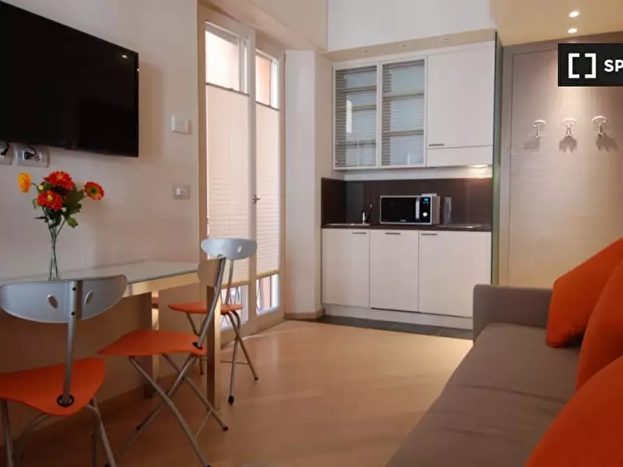 Immagine 2 di Appartamento in affitto  in Via Rizzoli a Bologna