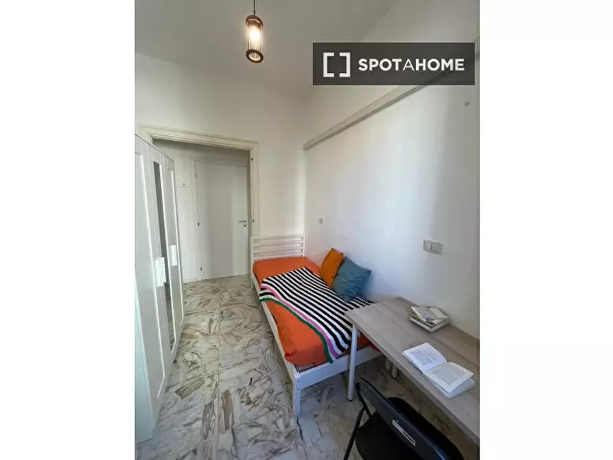 Immagine 2 di Camera condivisa in affitto  in Via Grazia Deledda a Cagliari