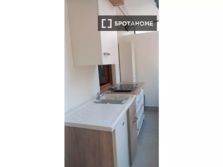 Immagine 1 di Camera condivisa in affitto  in Via Guido Castelnuovo, 00146 Roma RM, Italy a Roma