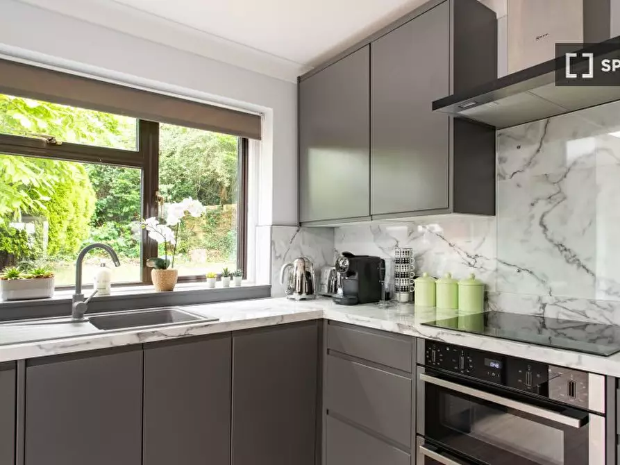 Immagine 14 di Appartamento in affitto  in The Acorns a Loughton