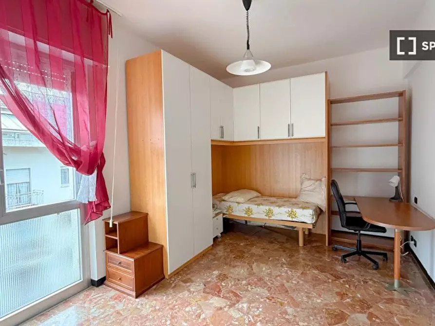 Immagine 1 di Camera condivisa in affitto  in C.so Europa a Genova