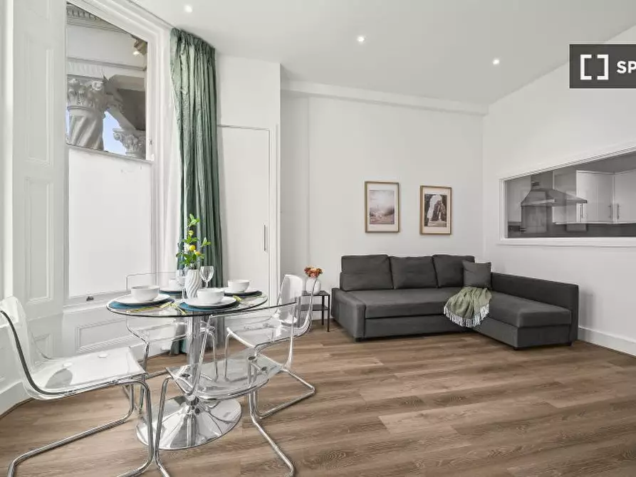 Immagine 2 di Appartamento in affitto  in Nevern Pl a Kensington