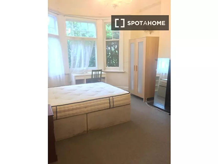 Immagine 1 di Camera condivisa in affitto  in North Hill a Tottenham