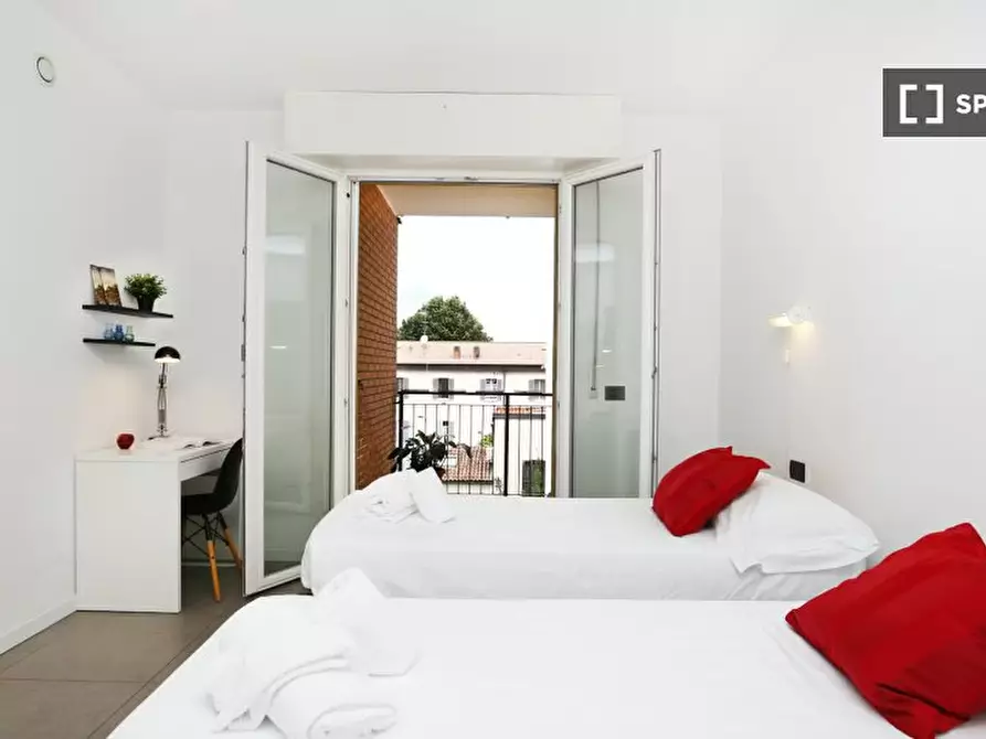 Immagine 1 di Camera condivisa in affitto  in Via Luigi Mercantini a Milano