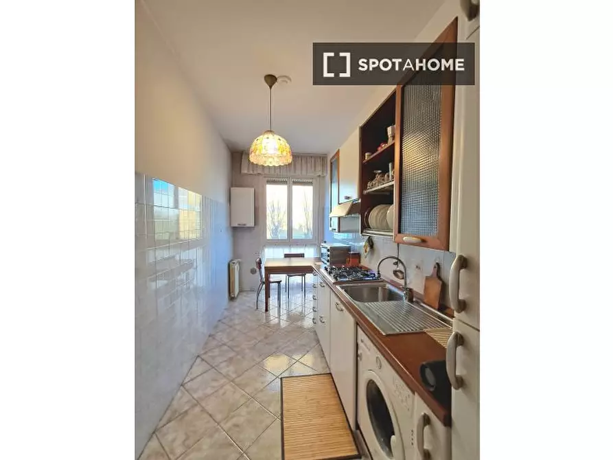 Immagine 5 di Camera condivisa in affitto  in Viale Famagosta a Milano