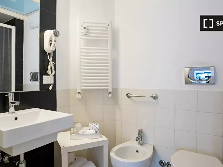 Immagine 8 di Camera condivisa in affitto  in Via Ugolino Cavalcabò a Roma