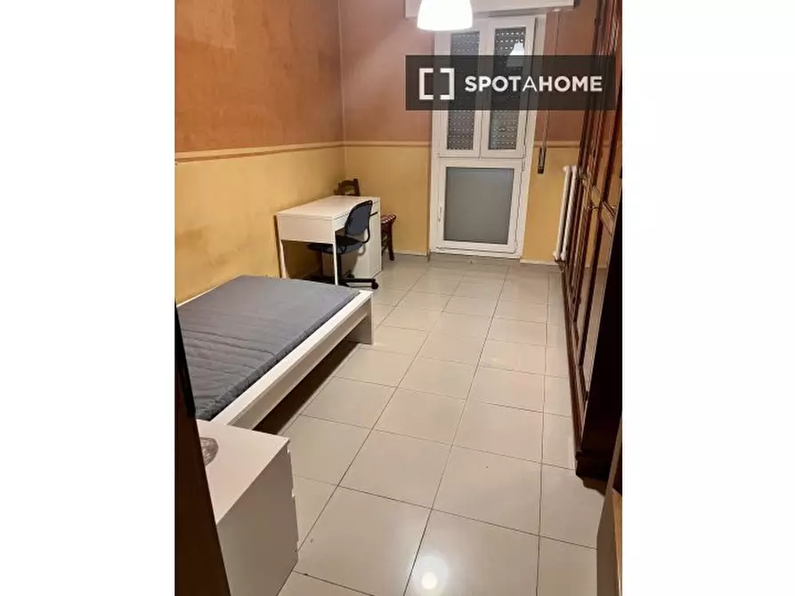 Immagine 2 di Camera condivisa in affitto  in Via Ugo Betti a Milano