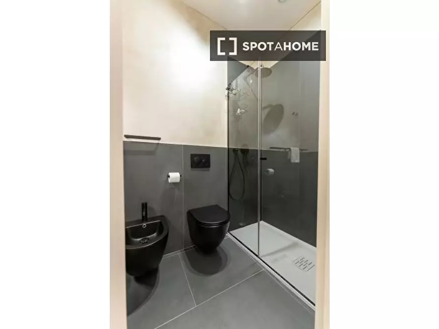 Immagine 12 di Camera condivisa in affitto  in Via Faenza a Firenze