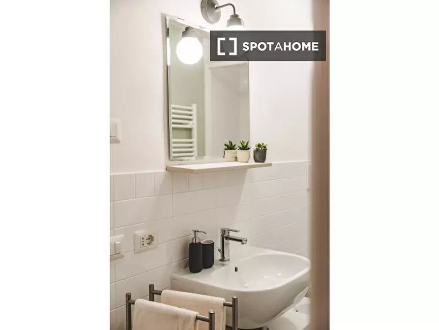 Immagine 16 di Appartamento in affitto  in Via del Colosseo a Roma