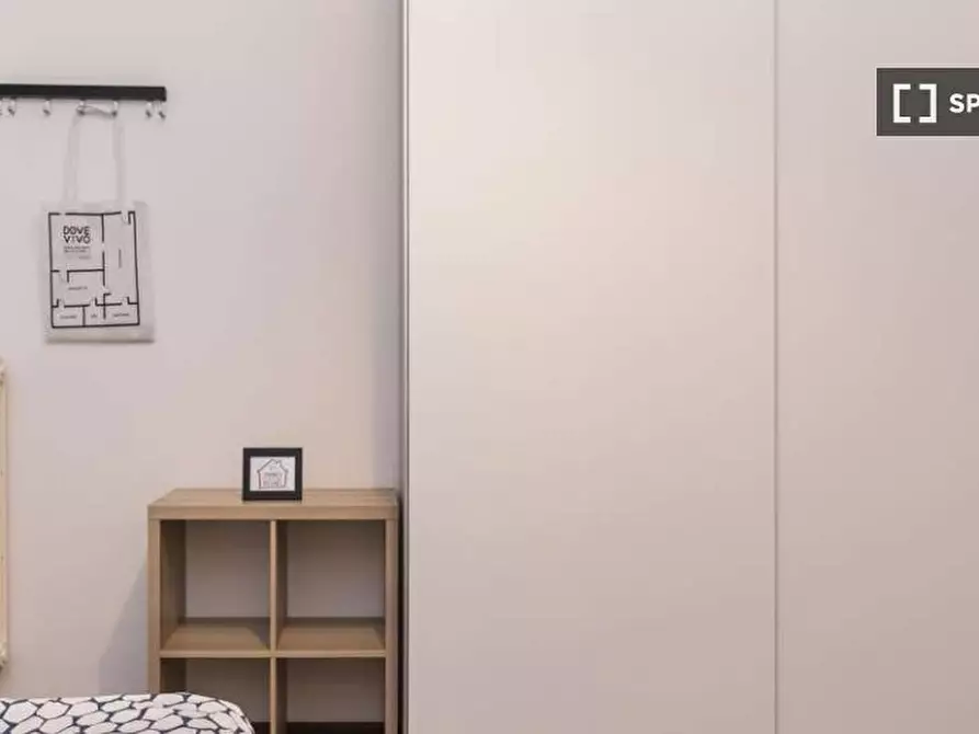 Immagine 2 di Camera condivisa in affitto  in Via Giulio Tarra a Milano