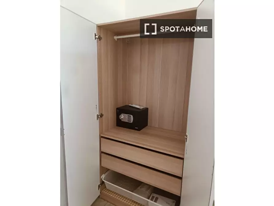 Immagine 3 di Camera condivisa in affitto  in Via Castellammare a Milano