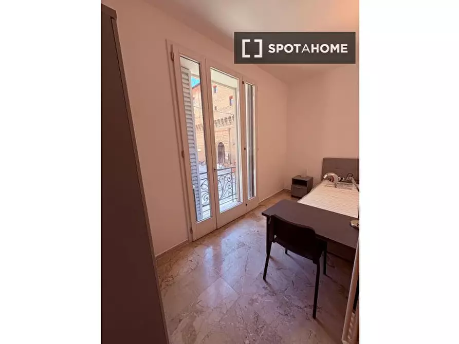 Immagine 1 di Camera condivisa in affitto  in Via Ugo Bassi a Bologna