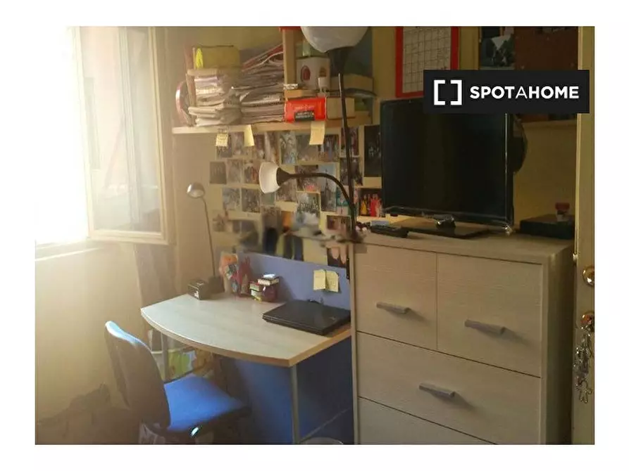 Immagine 5 di Camera condivisa in affitto  in Via Gallia a Roma