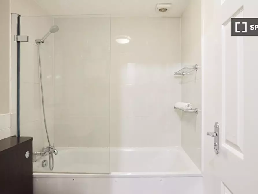 Immagine 15 di Appartamento in affitto  in Mapeshill Place a Brent