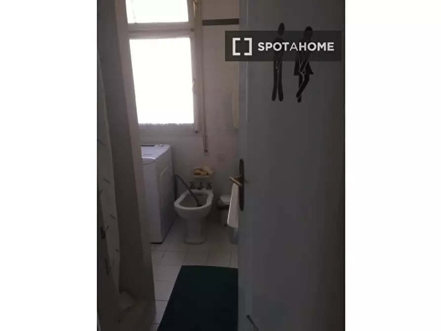 Immagine 16 di Camera condivisa in affitto  in Via Santa Croce a Bologna