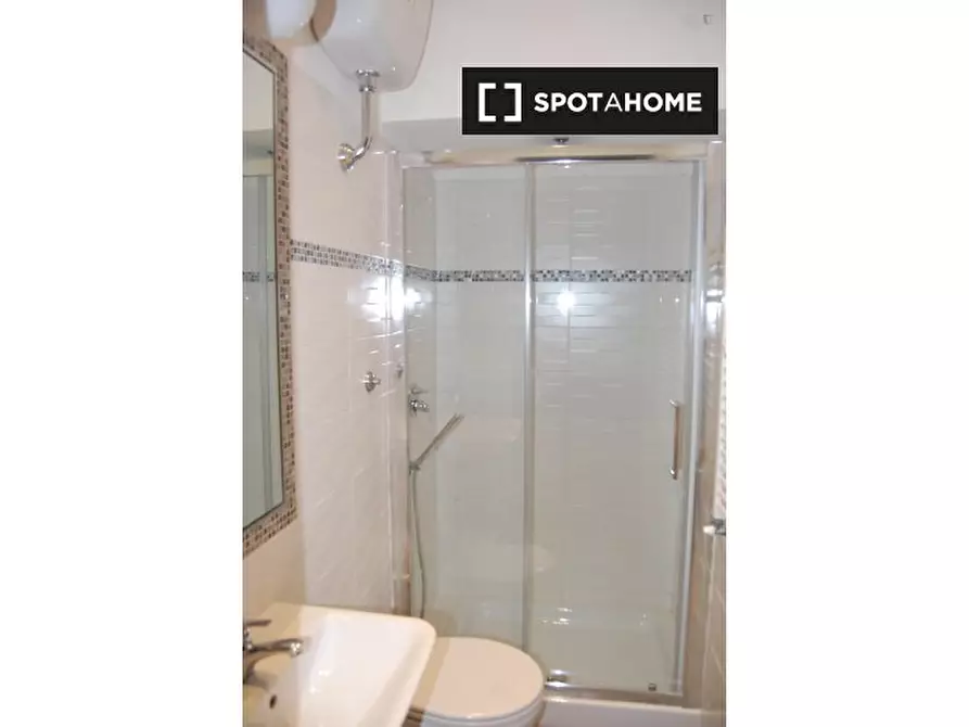 Immagine 3 di Camera condivisa in affitto  in Viale dello Scalo S. Lorenzo a Roma