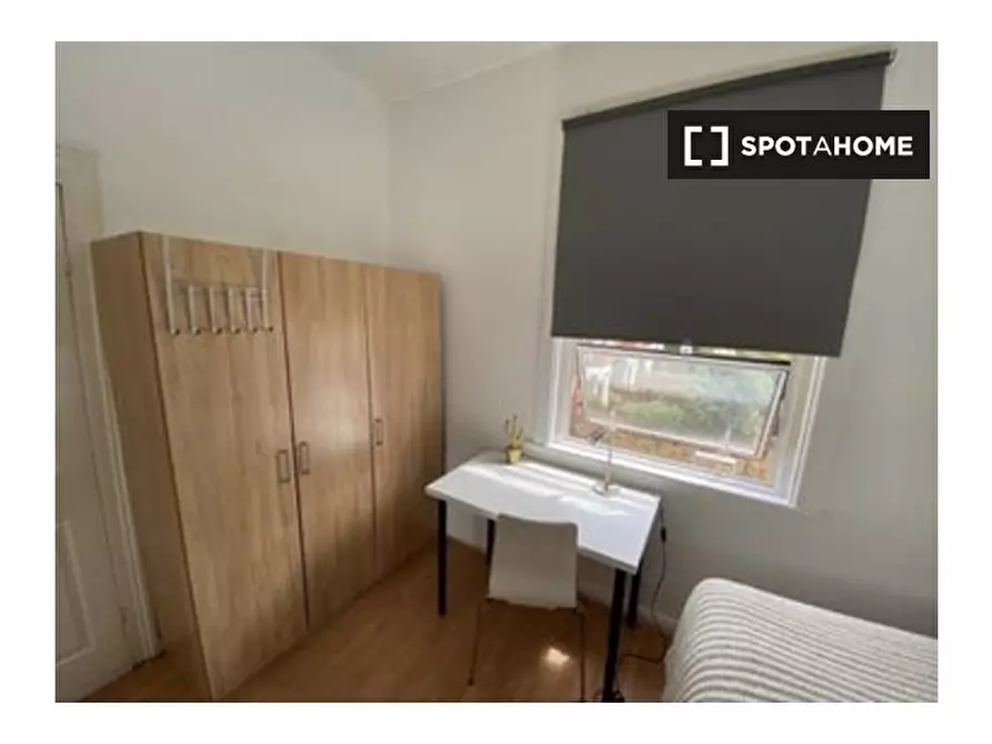 Immagine 1 di Camera condivisa in affitto  in Lower Richmond Road a Wandsworth