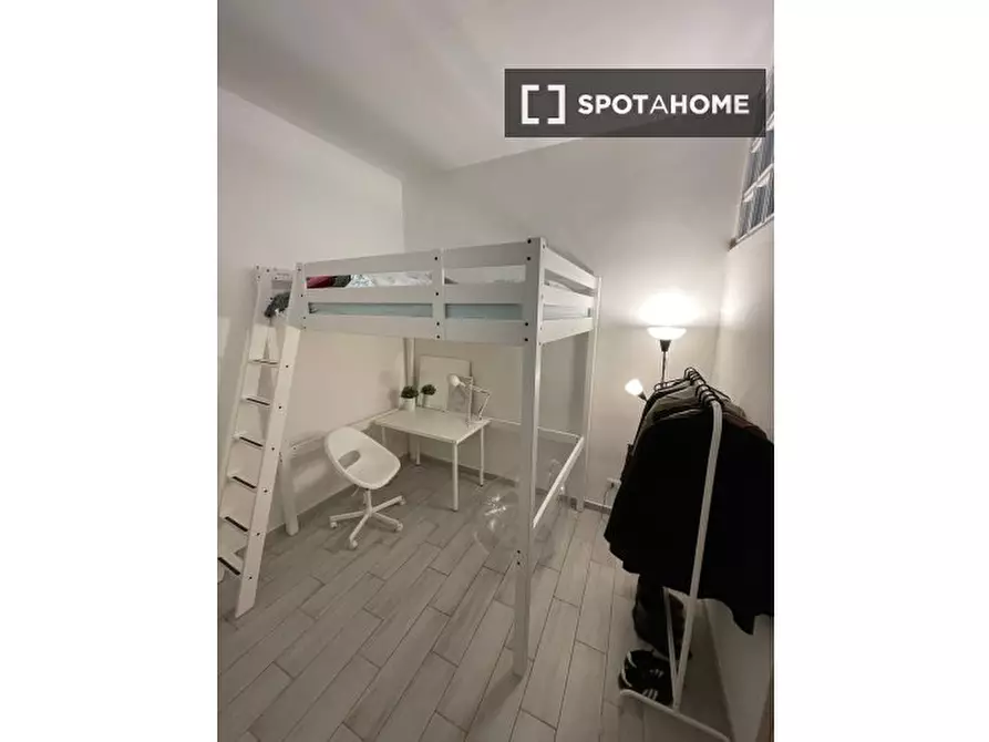 Immagine 2 di Camera condivisa in affitto  in Via Pietro Trinchera a Napoli