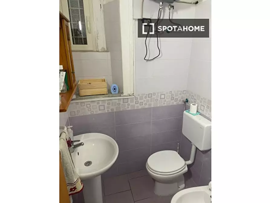 Immagine 8 di Camera condivisa in affitto  in Via Pietro Trinchera a Napoli