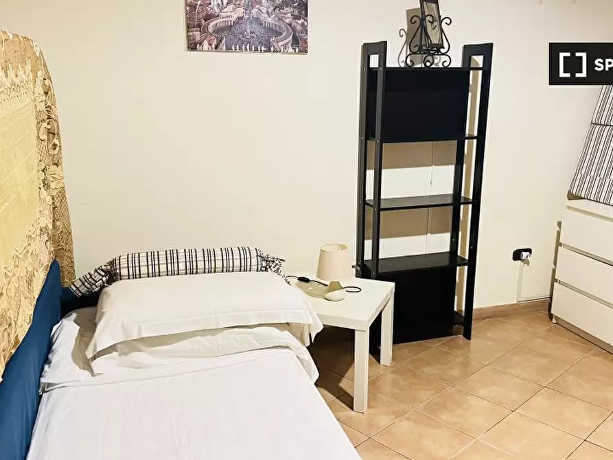 Immagine 2 di Camera condivisa in affitto  in Via Aurelia a Roma