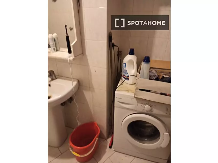 Immagine 4 di Camera condivisa in affitto  in Via Montesilvano a Napoli