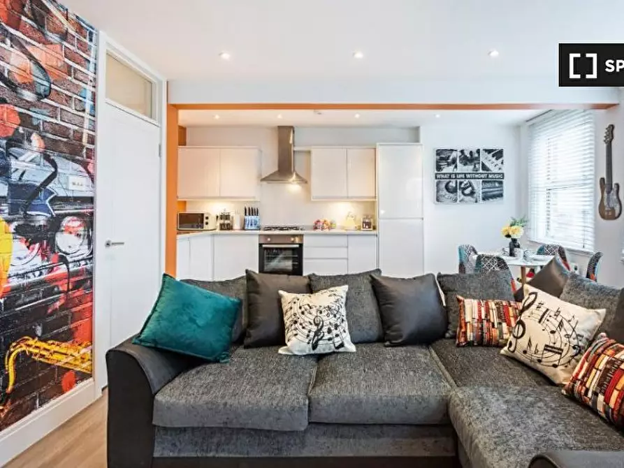 Immagine 4 di Appartamento in affitto  in Kilburn High Rd a Camden Town