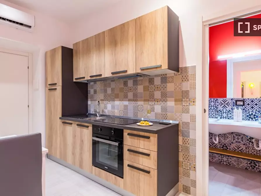Immagine 2 di Appartamento in affitto  in Via San Nicola dei Caserti a Napoli