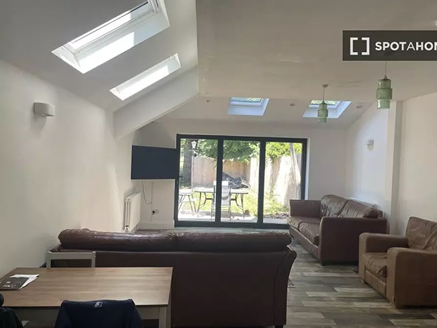 Immagine 4 di Camera condivisa in affitto  in Windermere Rd a Ealing