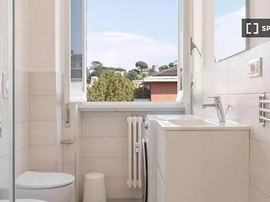 Immagine 7 di Camera condivisa in affitto  in Viale degli Ammiragli a Roma